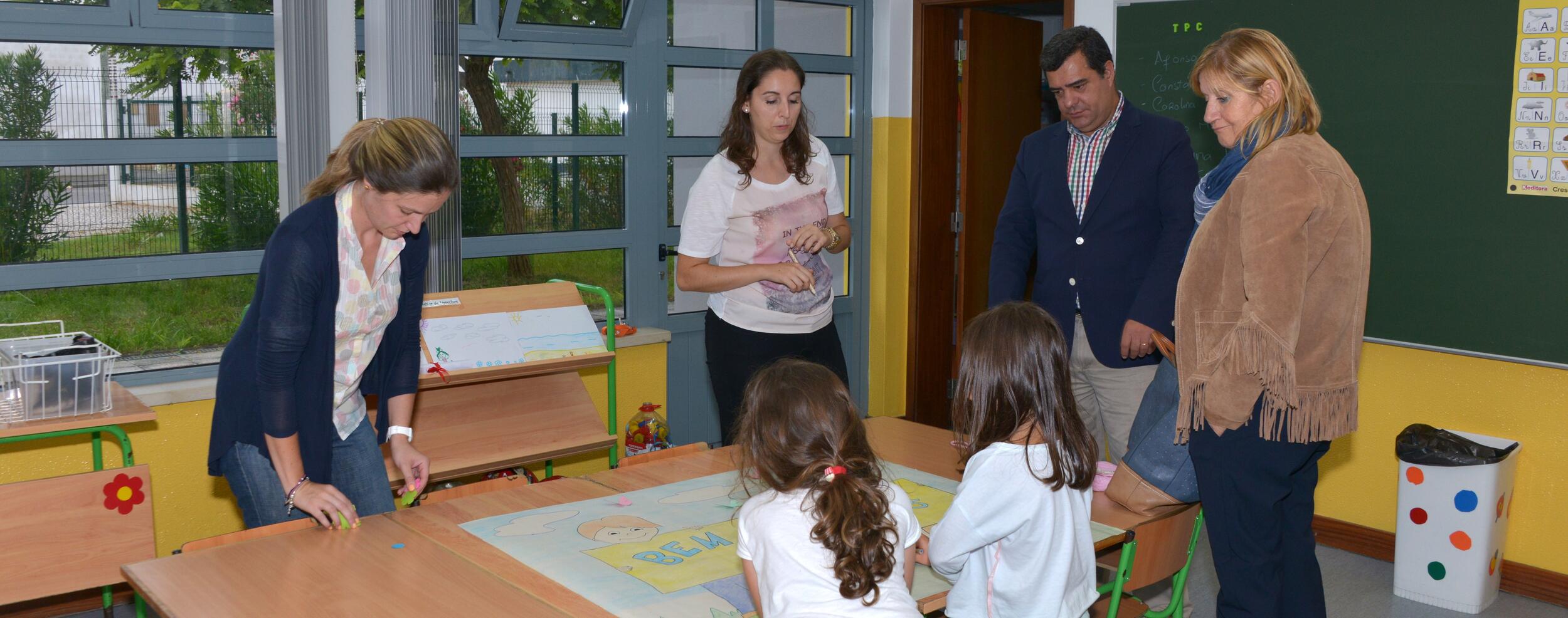 Escola Pública no Montijo apoia às famílias