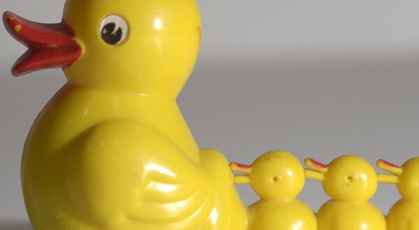 Palavras_serias_por_entre_os_brinquedos