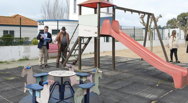 parque_infantil_eb_sarilhos_grandes__foto_arquivo_marco2019__1400x550