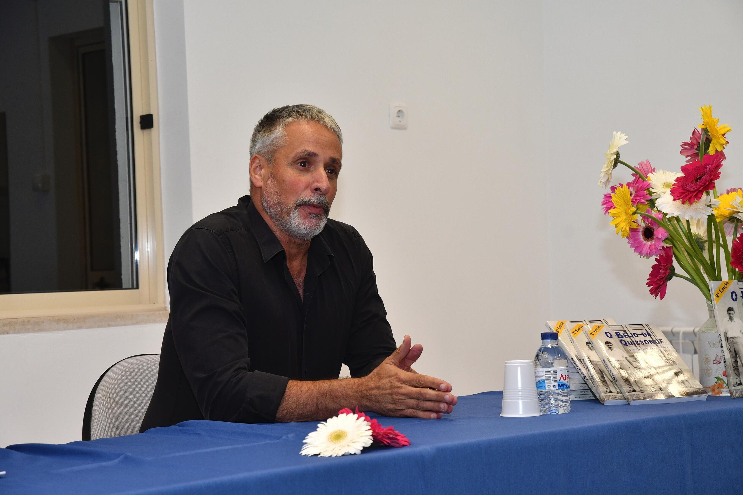 Lan_amento_Livro_Beijo_da_Quissonde_-_9