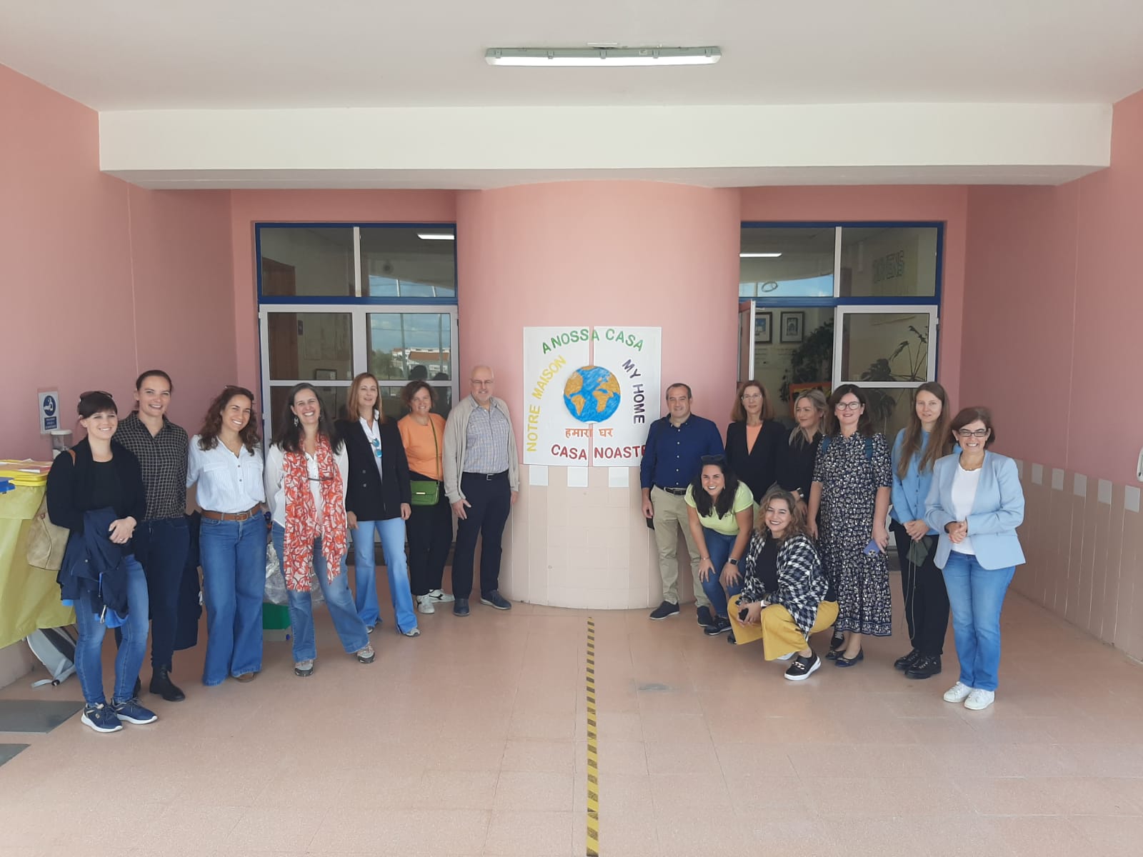 2022_10_10_foto_a_entrada_da_escola_1o_dia