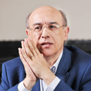 José Brissos Lino apresenta “O homem que vivia para trás” (c/video)