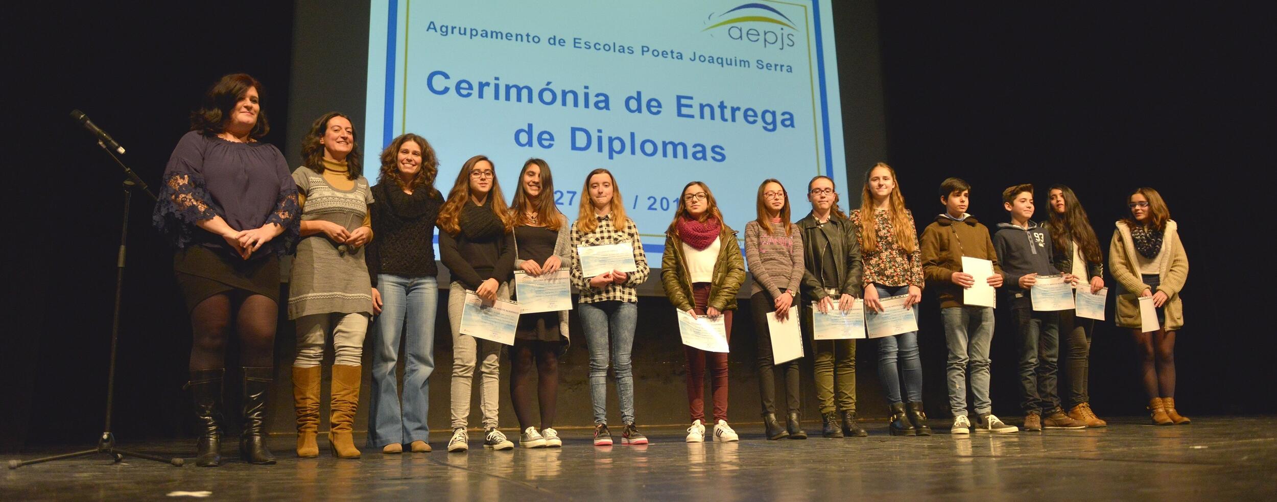 Agrupamento Poeta Joaquim Serra entrega diplomas de mérito