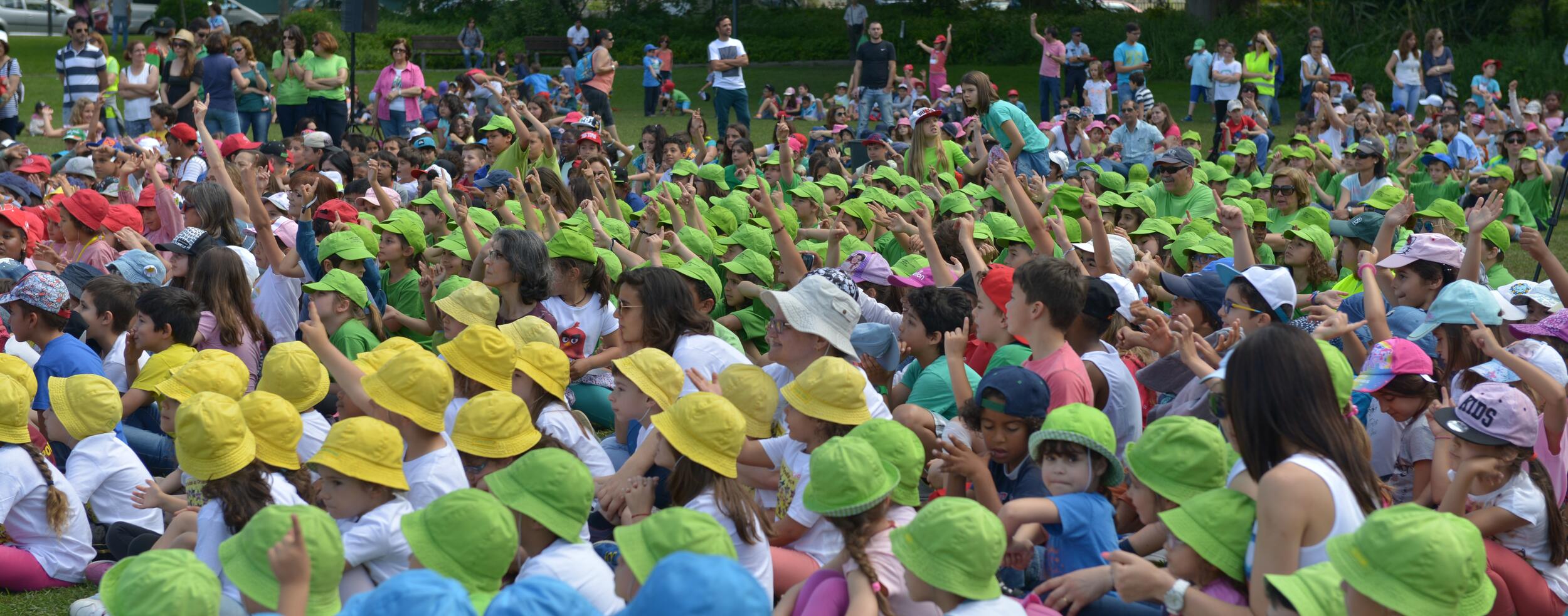 Milhares de Crianças no Parque Municipal