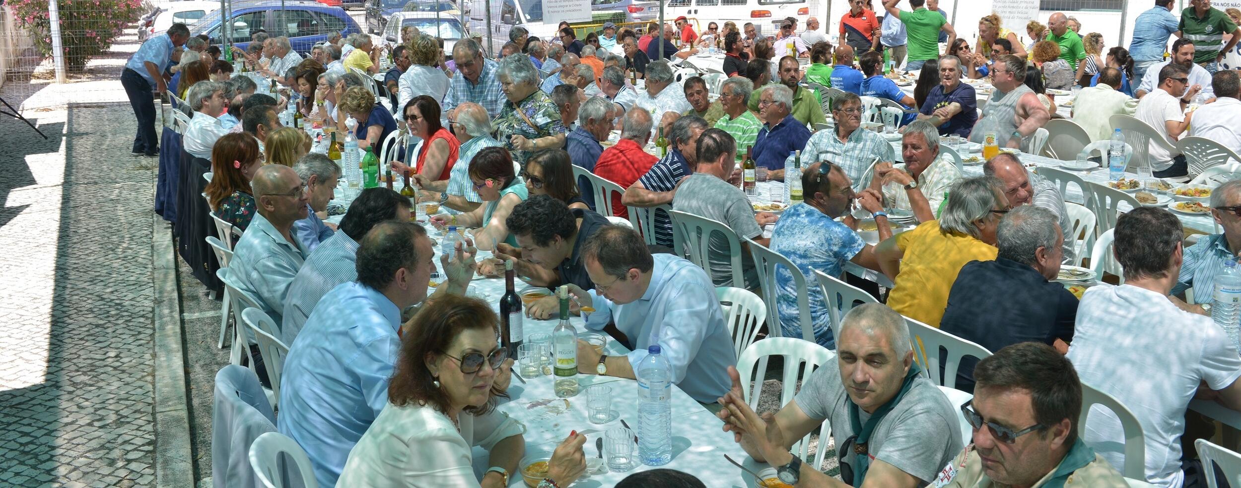 Centenas marcam presença em almoço do pescador