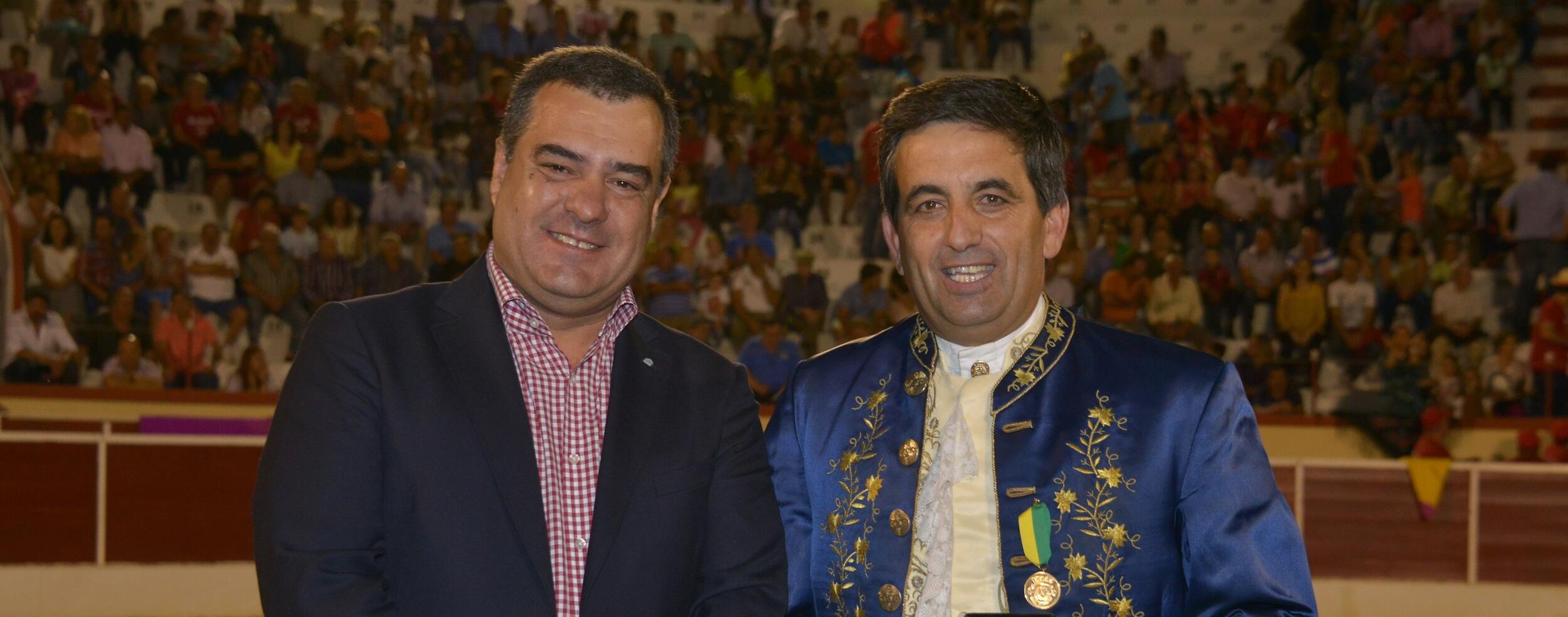 Rouxinol recebe medalha de ouro