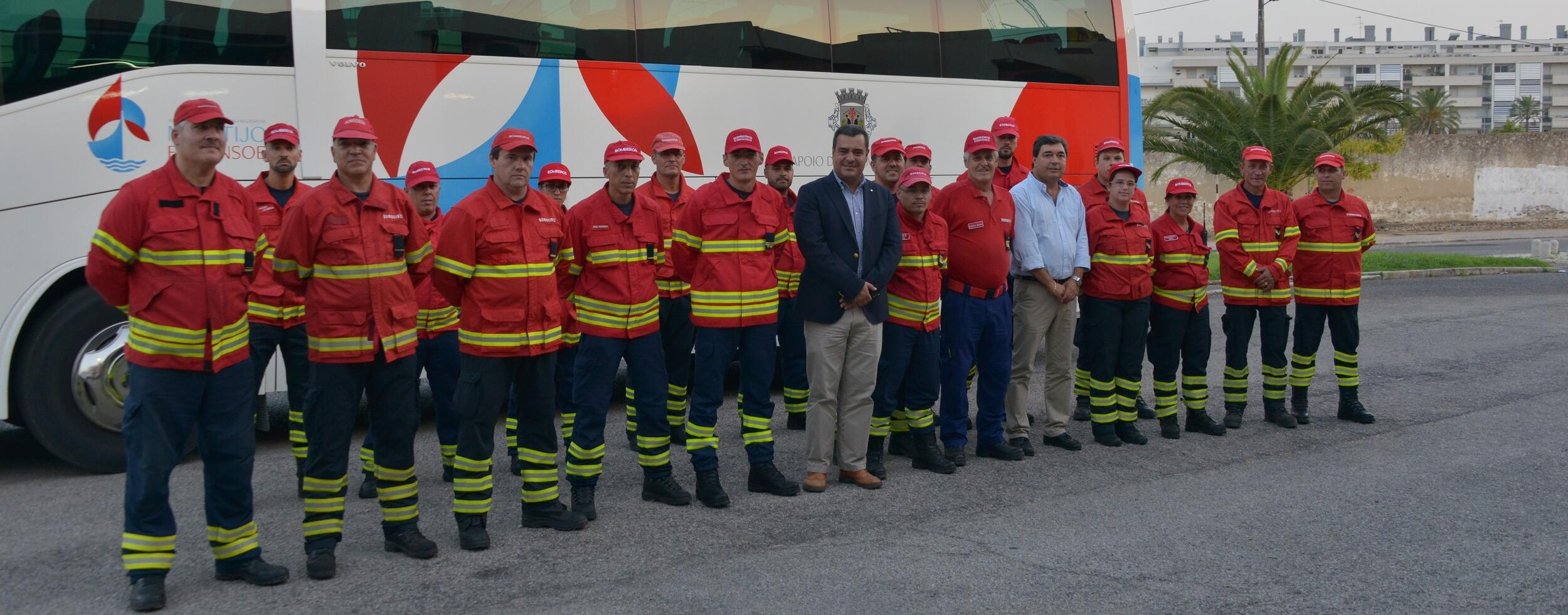 Bombeiros do distrito combatem incêndios