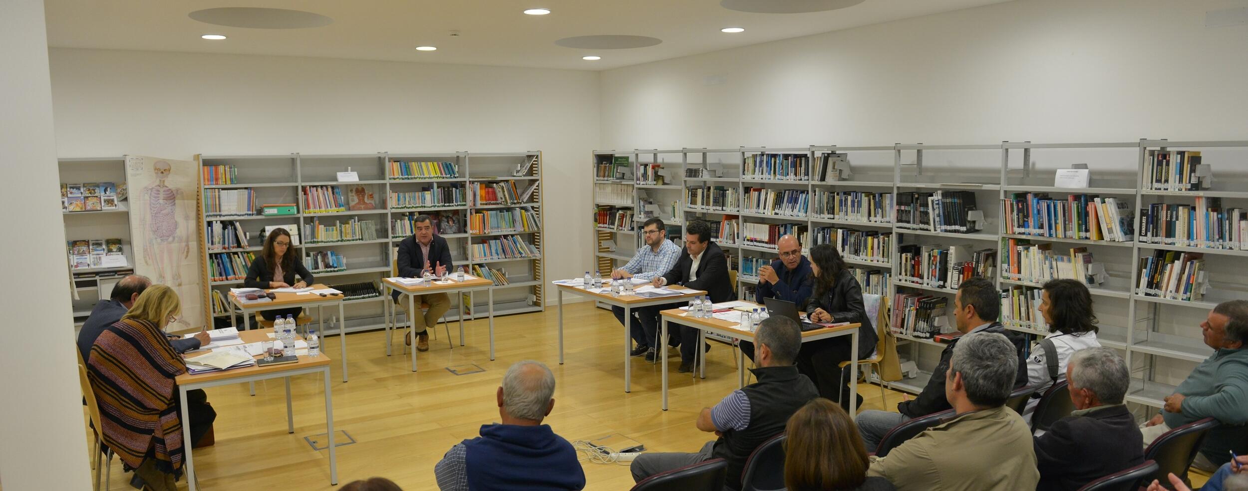 Pegões recebeu reunião de câmara