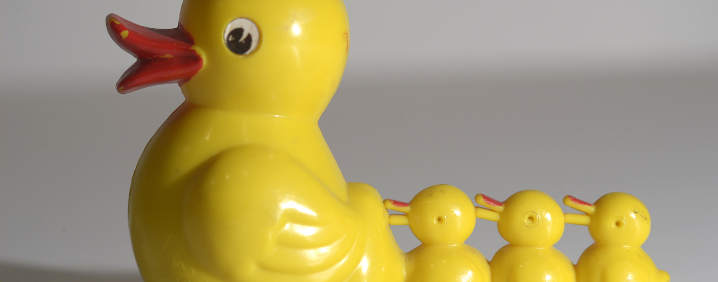 Palavras sérias por entre os brinquedos