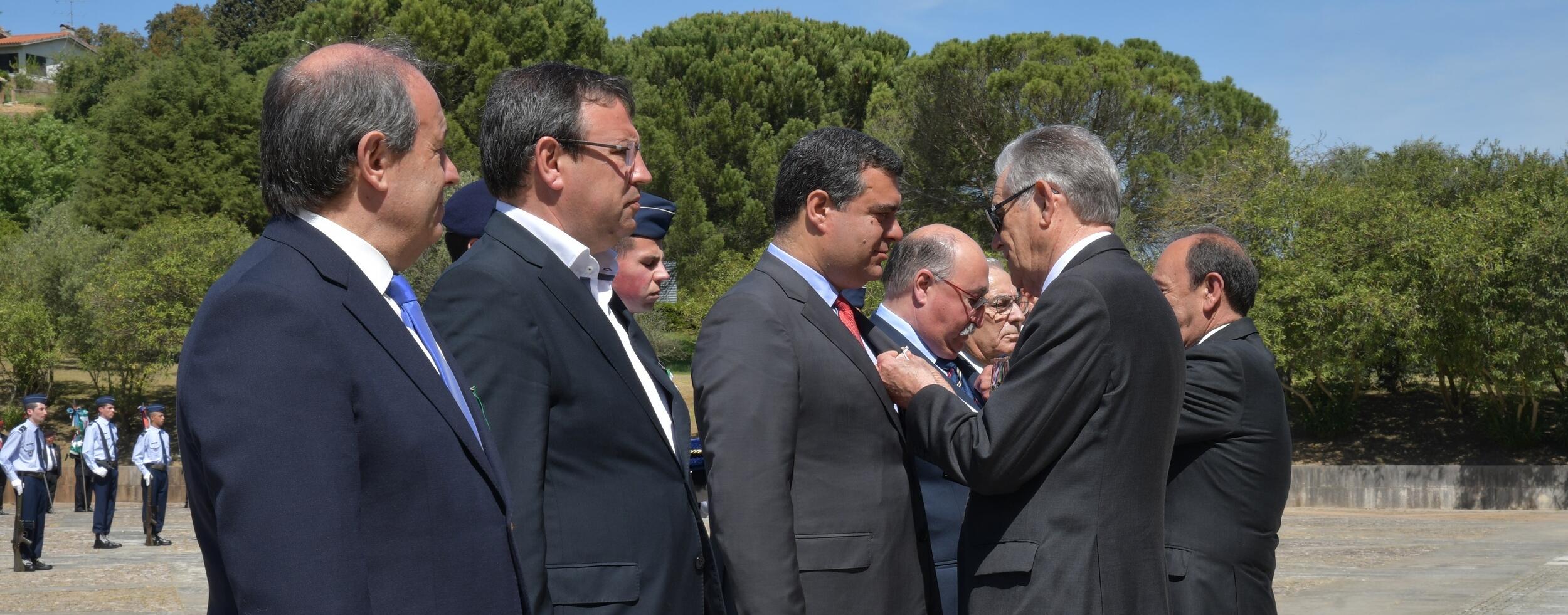Presidente da Câmara Municipal do Montijo condecorado pela Liga Portuguesa dos Combatentes