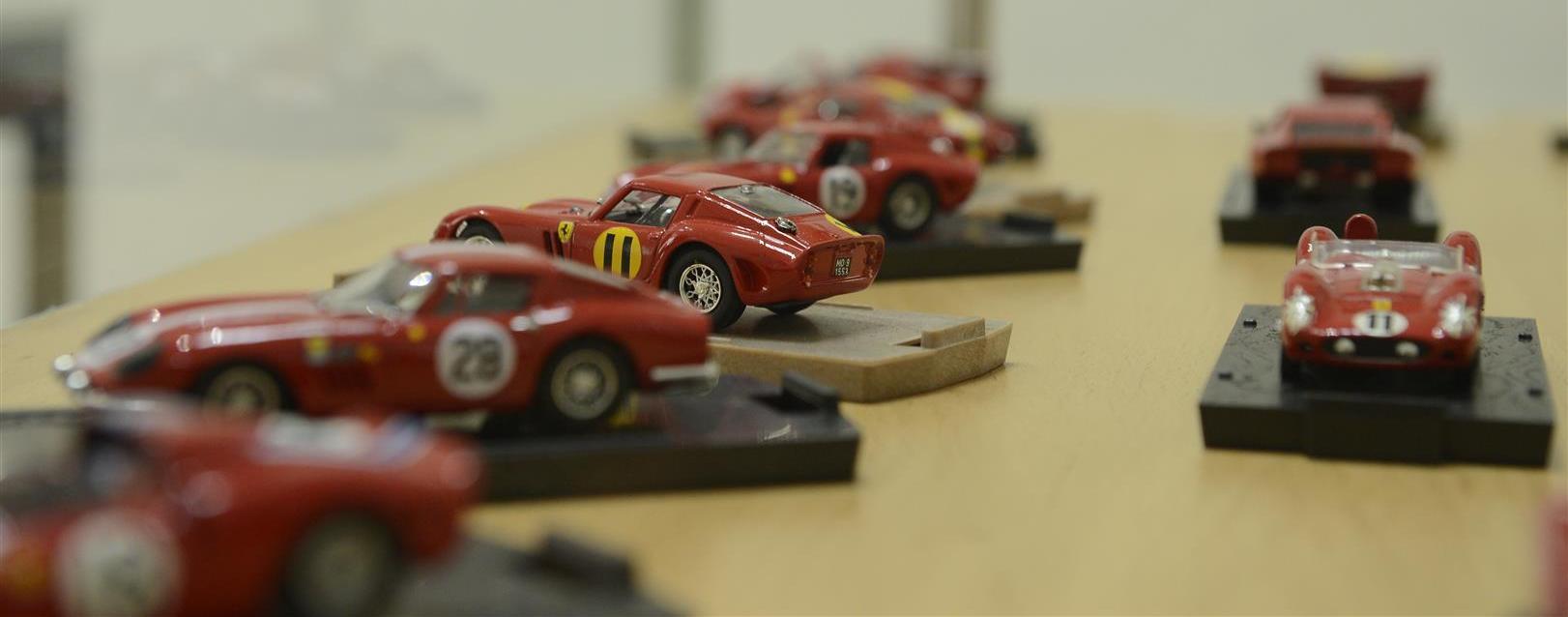 Coleção Ferrari no Ateneu Popular