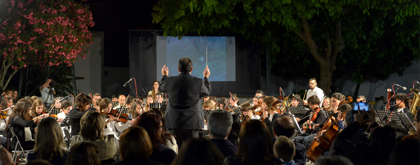 Orquestra de Sopros no Jardim da Casa Mora