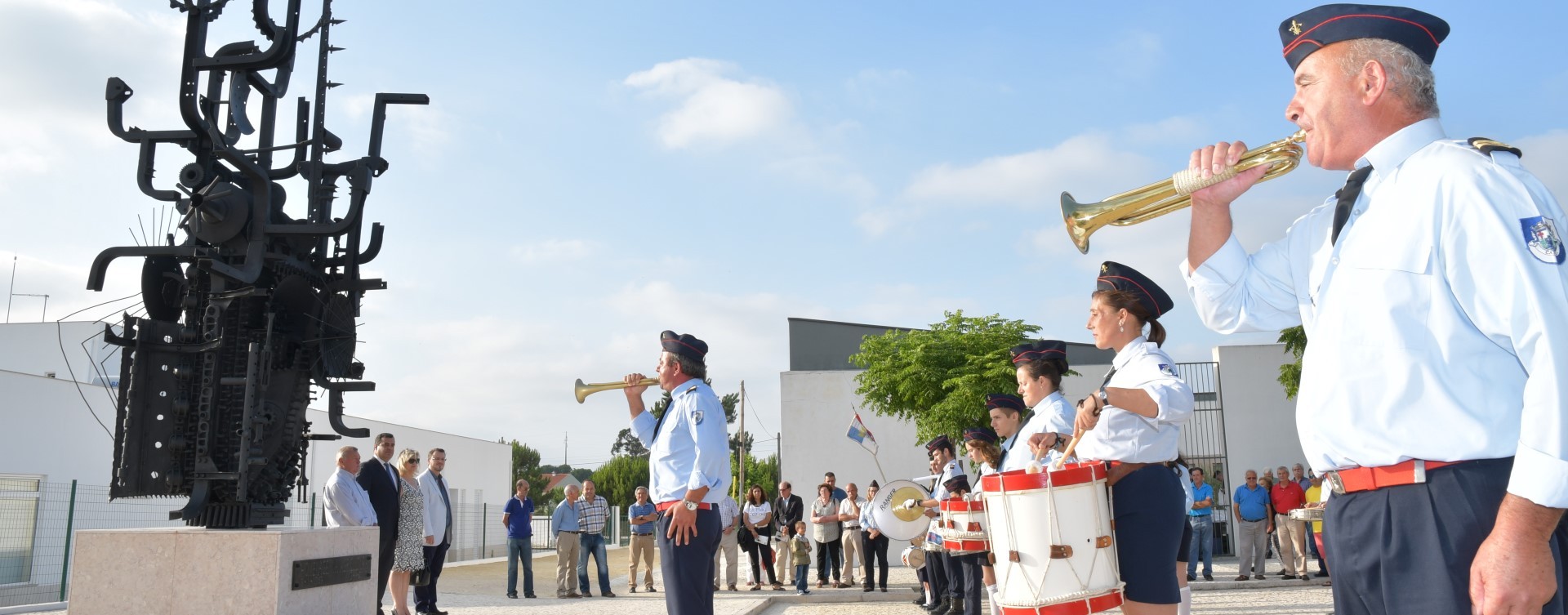 Peça Escultórica de Bual em espaço público (c/vídeo)