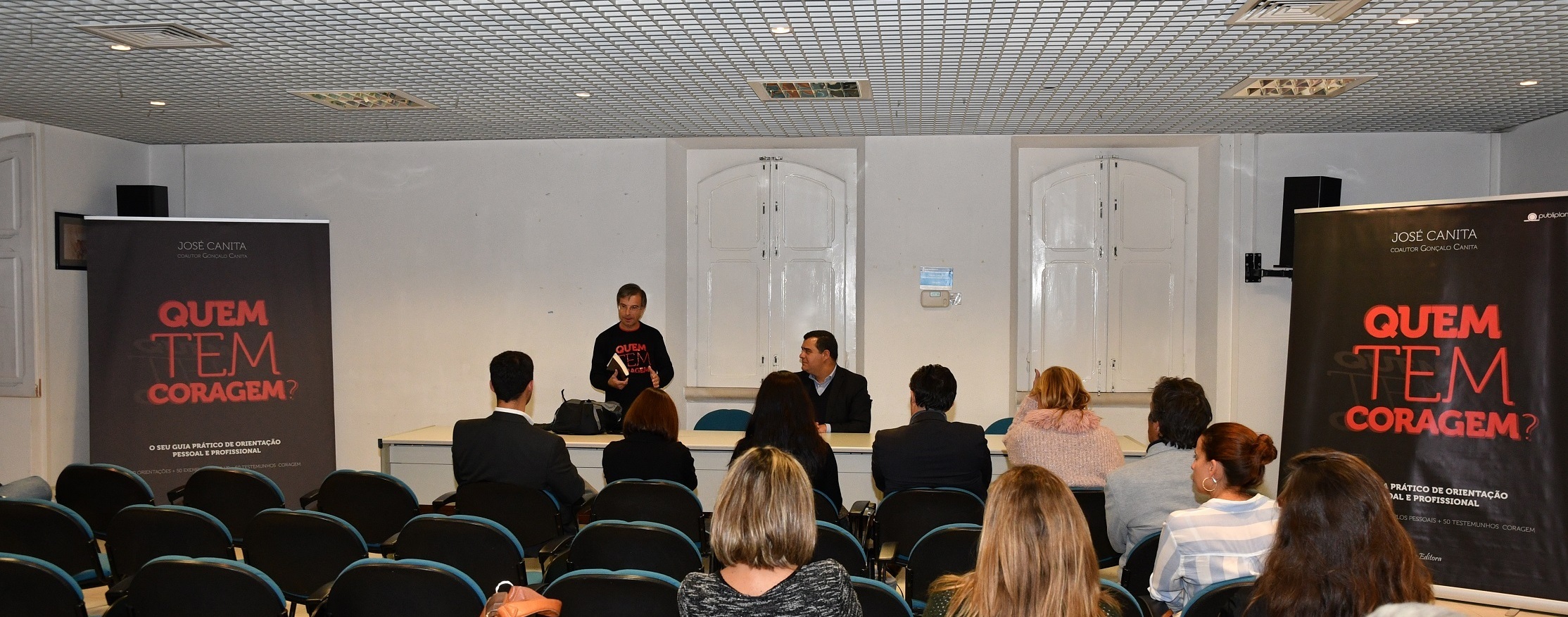 Biblioteca recebeu apresentação do livro Quem tem Coragem?