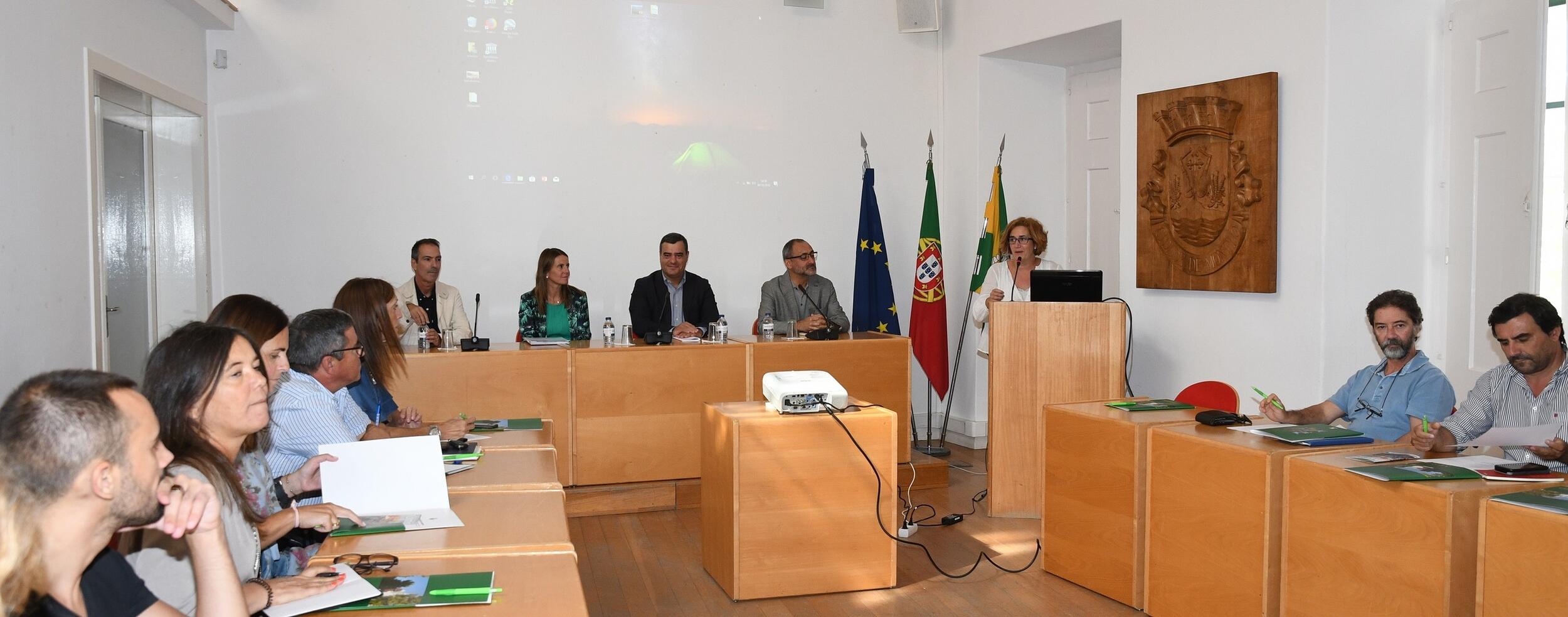 Alojamento Local mote de sessão de esclarecimento