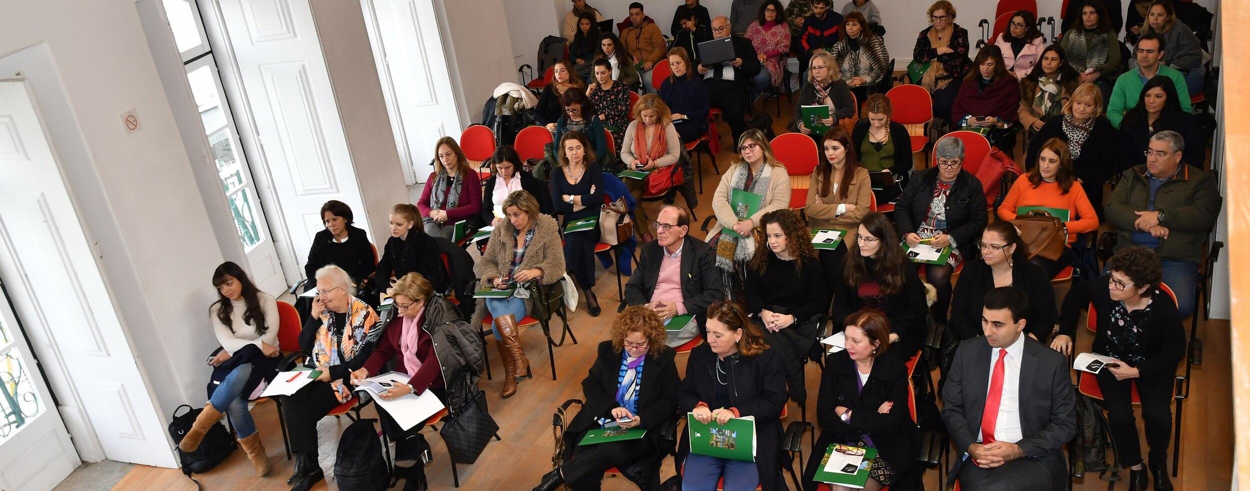Sala cheia em debate sobre violência