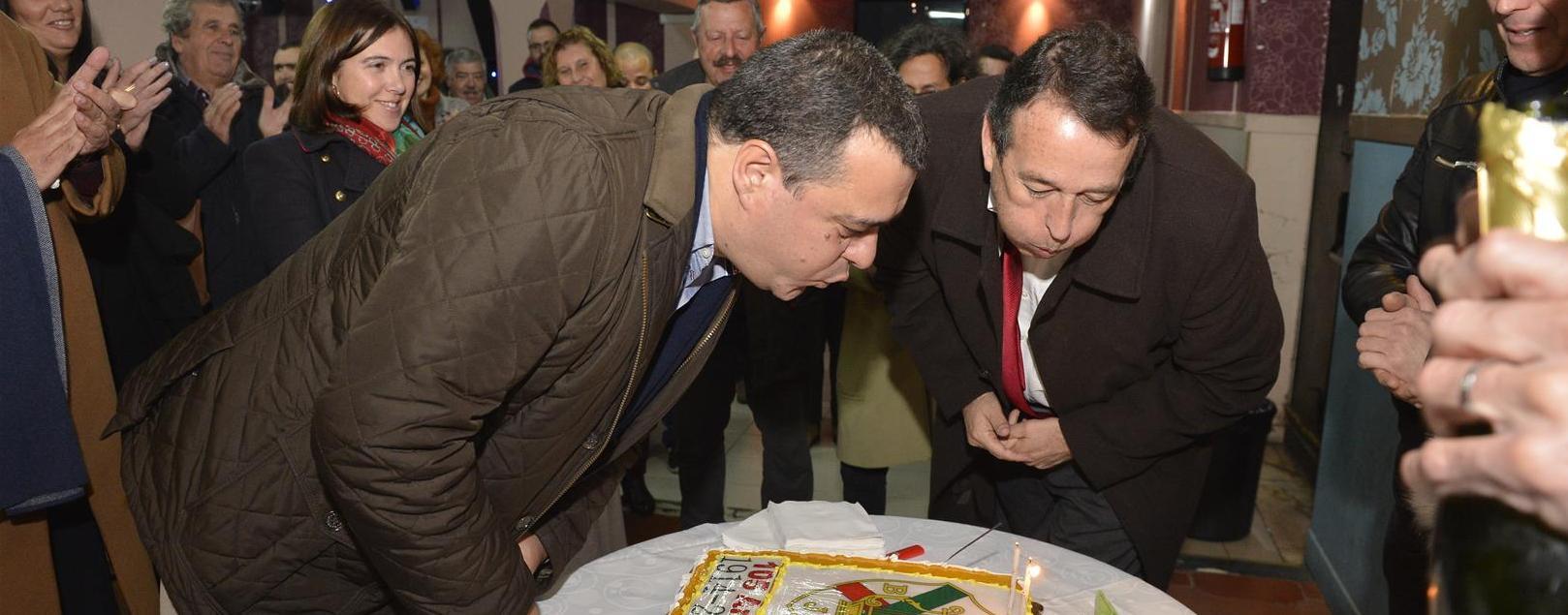 Banda Democrática 2 de Janeiro apaga 105 velas