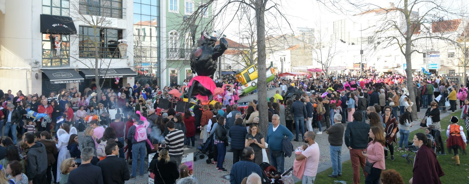 Milhares no primeiro corso do Carnaval do Montijo (c/vídeo)