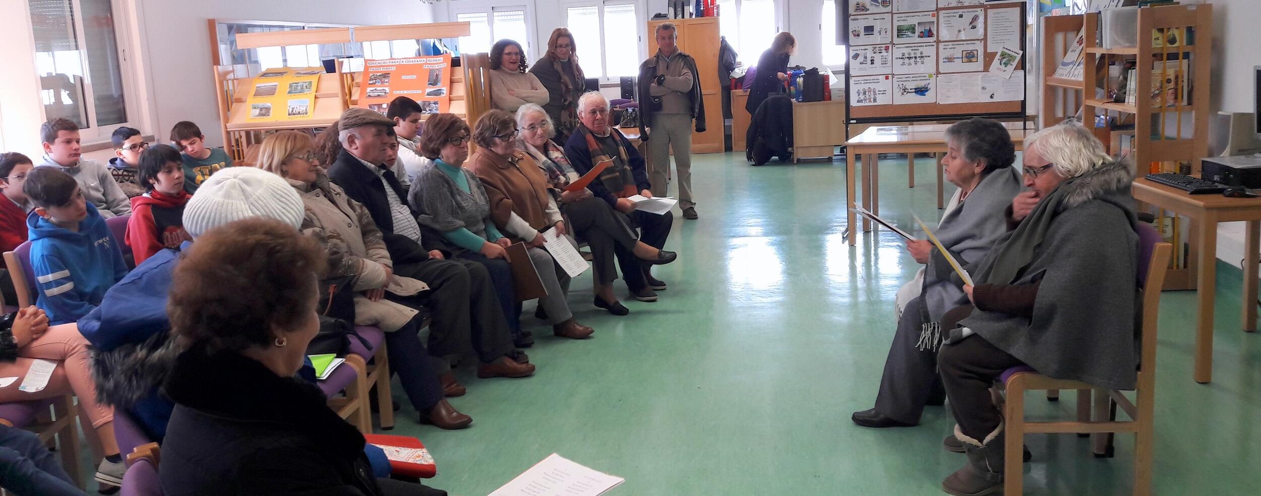 Seniores “espalham” Poesia nas Escolas