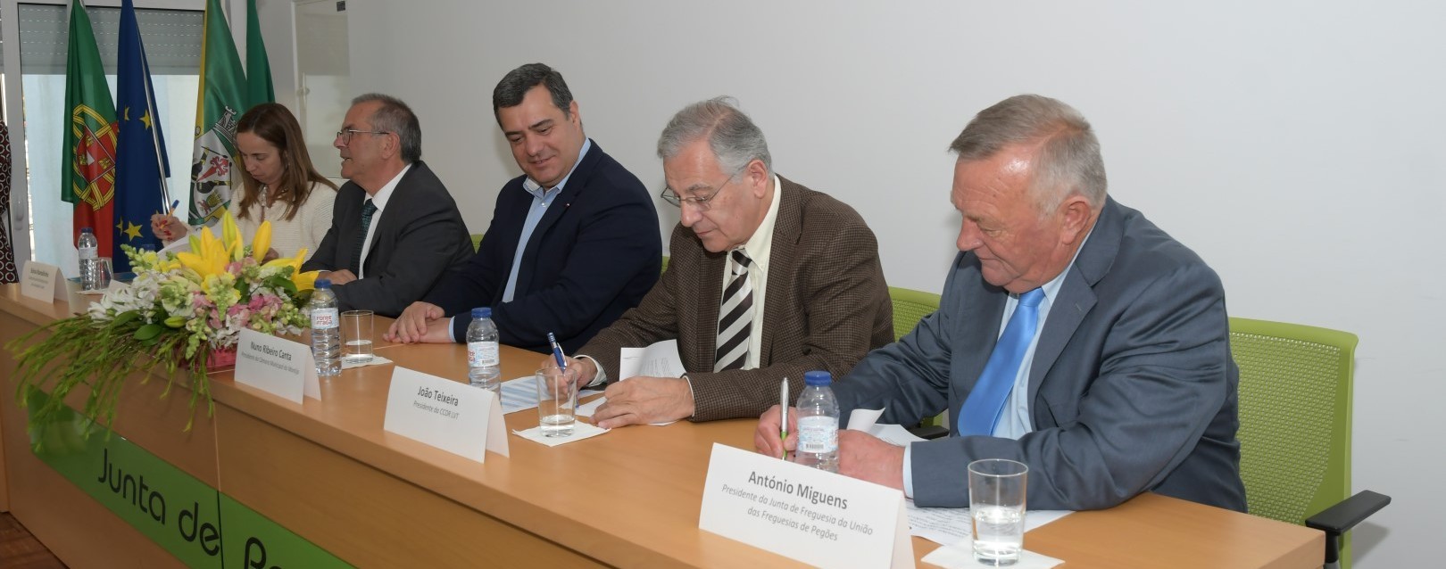 Pegões vai ter relvado sintético