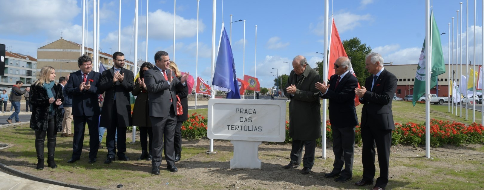 Praça das Tertúlias inaugurada no 25 de Abril