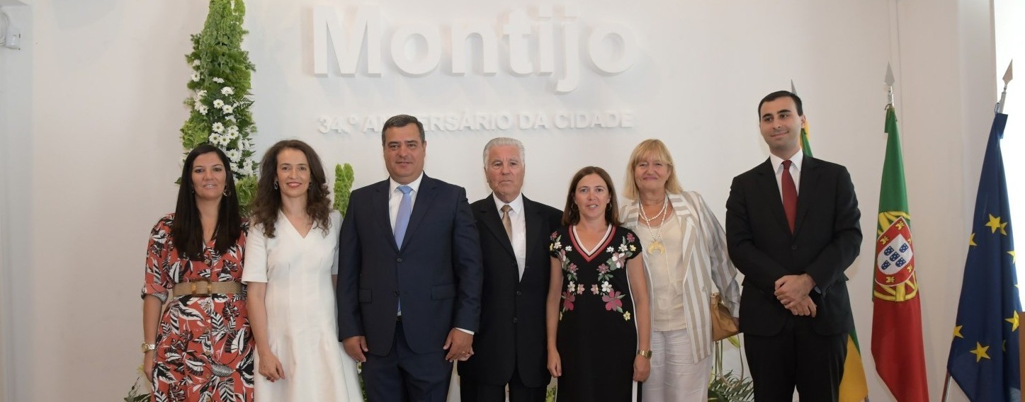 Joaquim Tapadinhas e Elisabete Jacinto recebem Medalha de Ouro