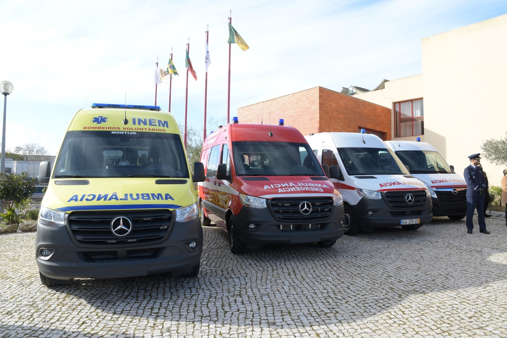 Câmara financia viatura aos Bombeiros Voluntários do Montijo