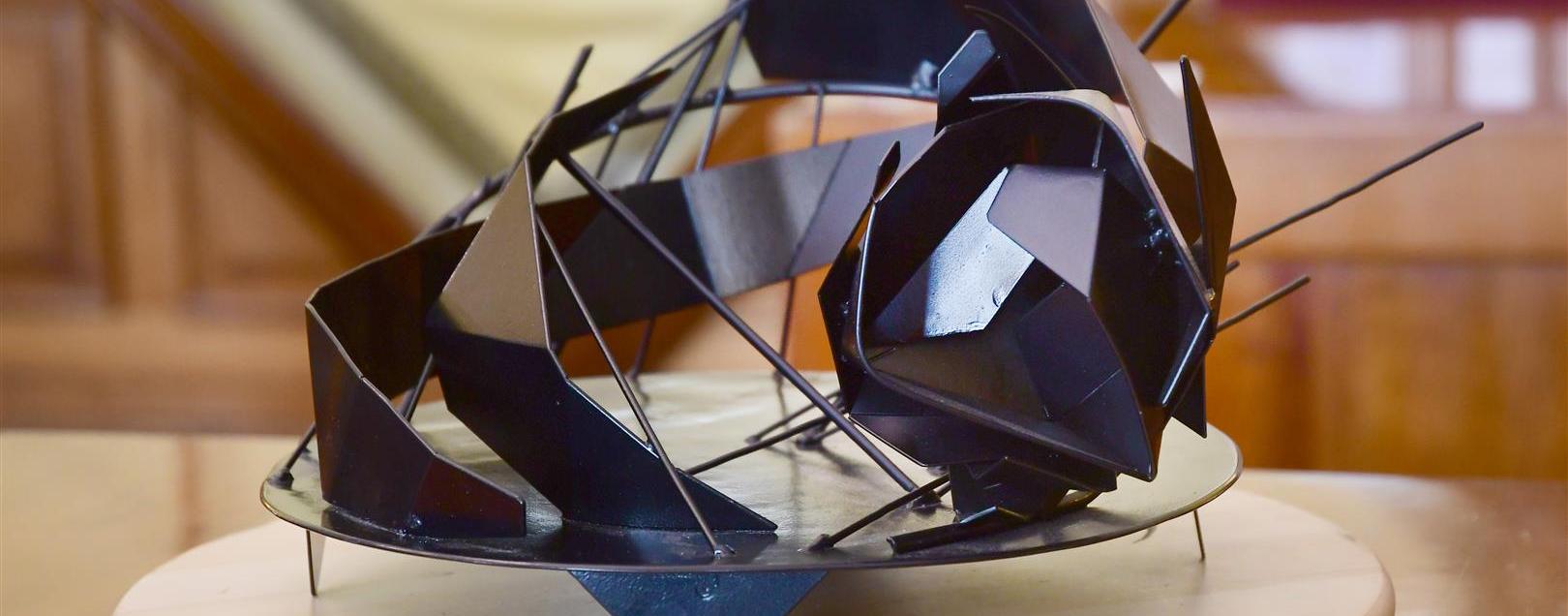 Escultura em homenagem à floricultura montijense