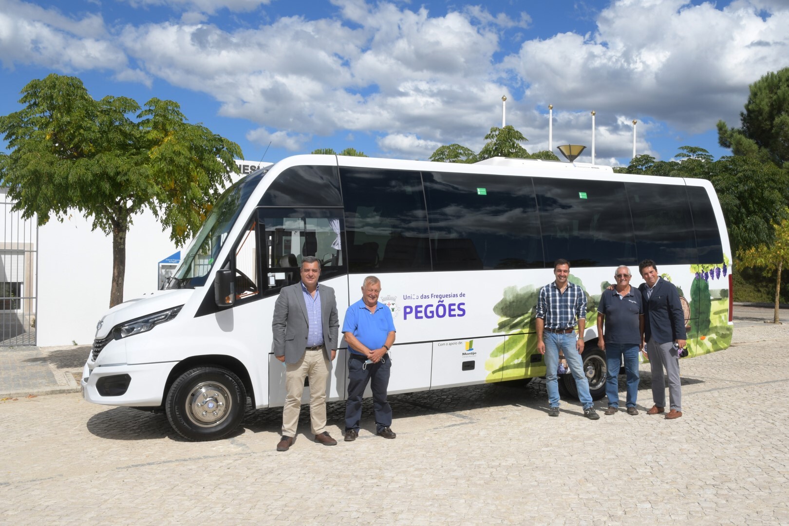 União de Freguesias de Pegões recebe autocarro para transporte de crianças