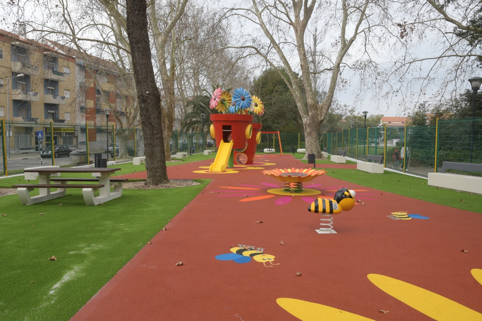 Parque infantil municipal inclusivo (re)abre portas