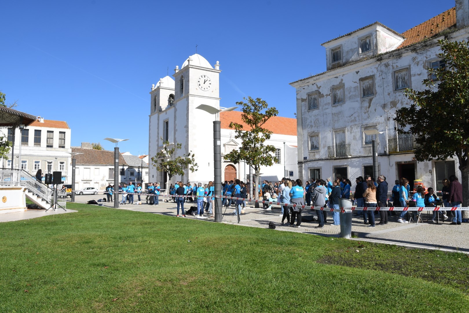 Montijenses enchem Praça da República para aprender Suporte Básico de Vida