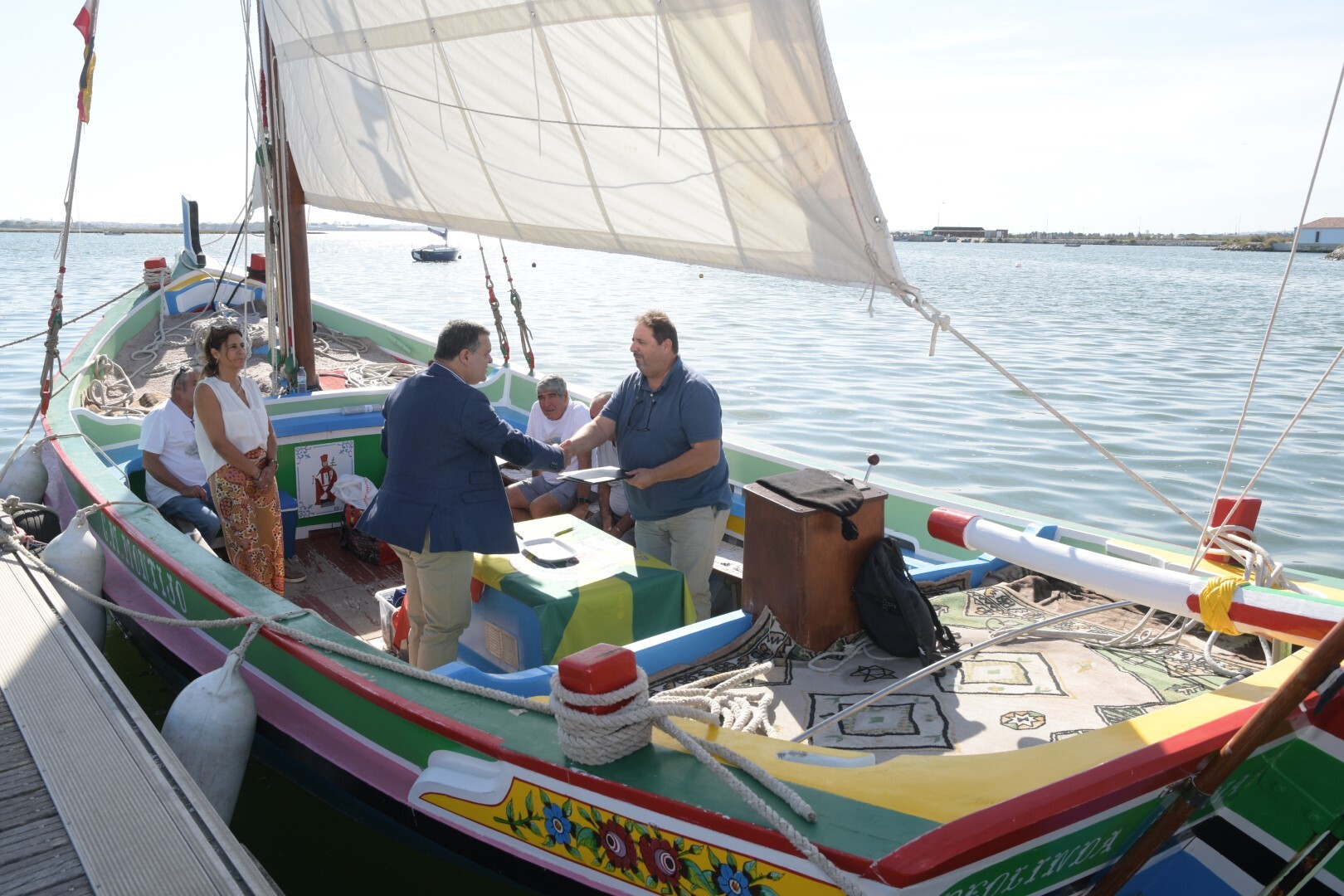 Autarquia assina protocolo a bordo de embarcação tradicional