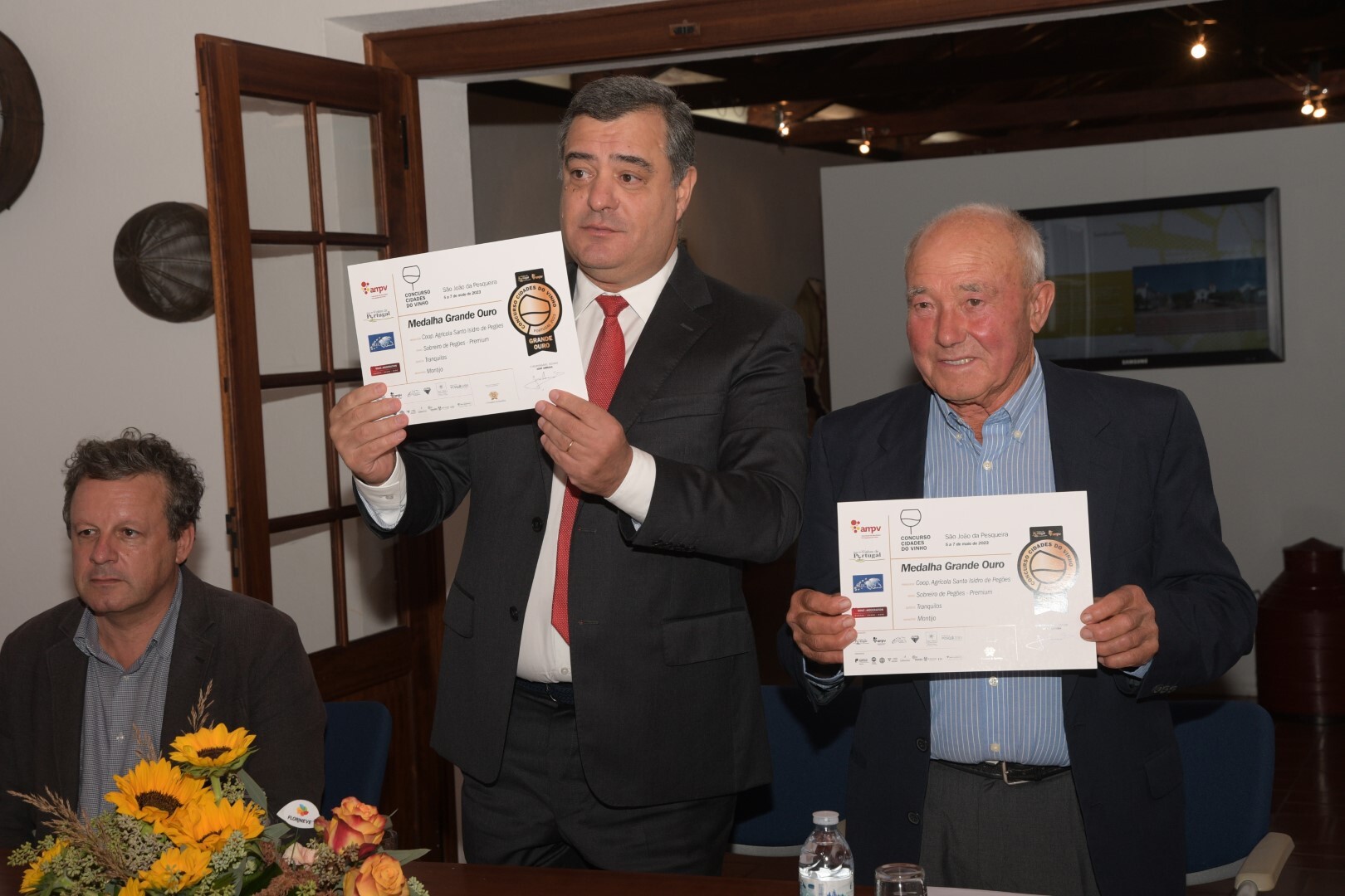  Cerimónia de entrega dos prémios do III Concurso Cidades do Vinho 2023 destaca Vinhos premiados ...