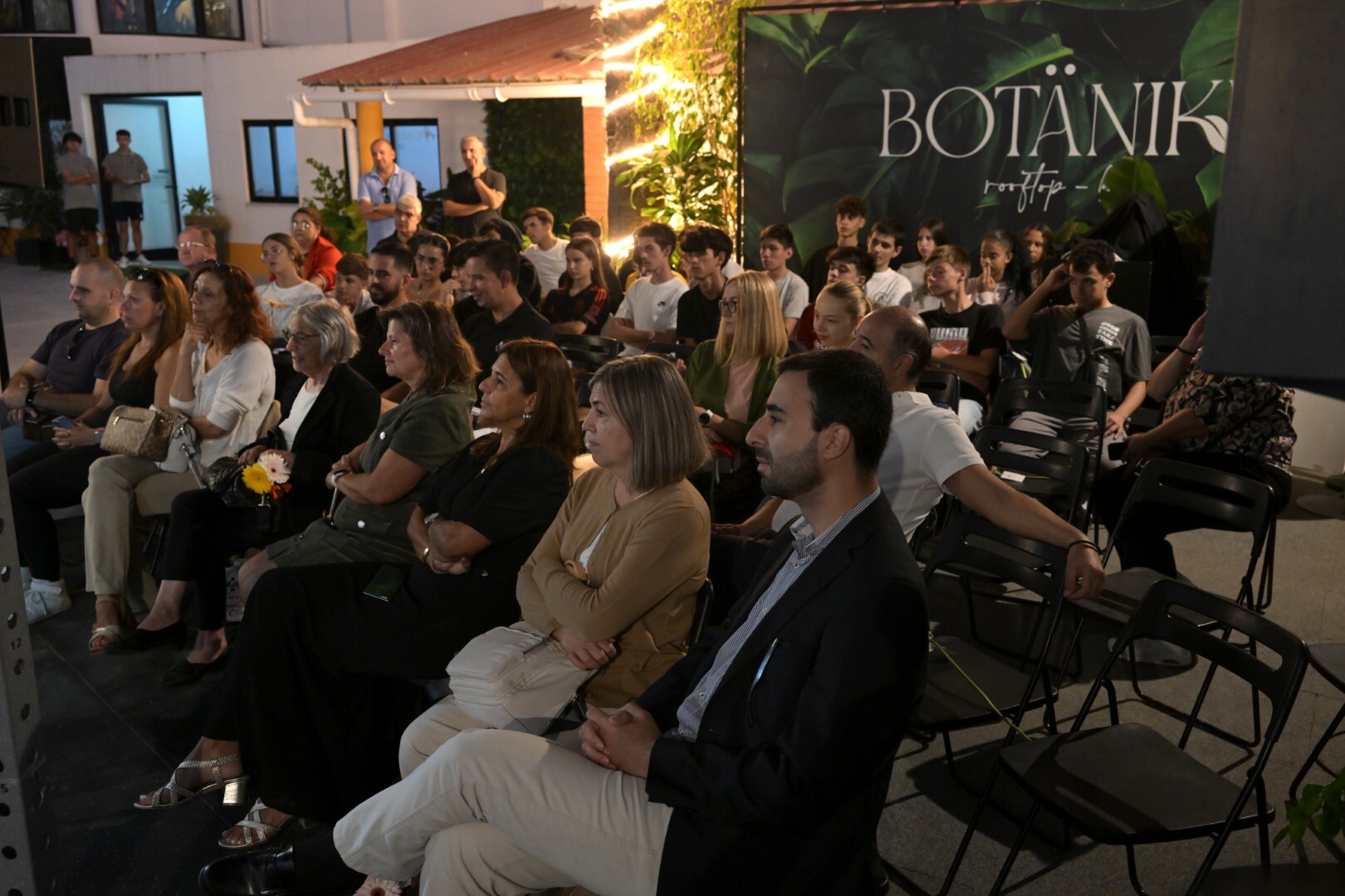 Dezenas de jovens assistiram à conferência "Jovens e o Desporto"