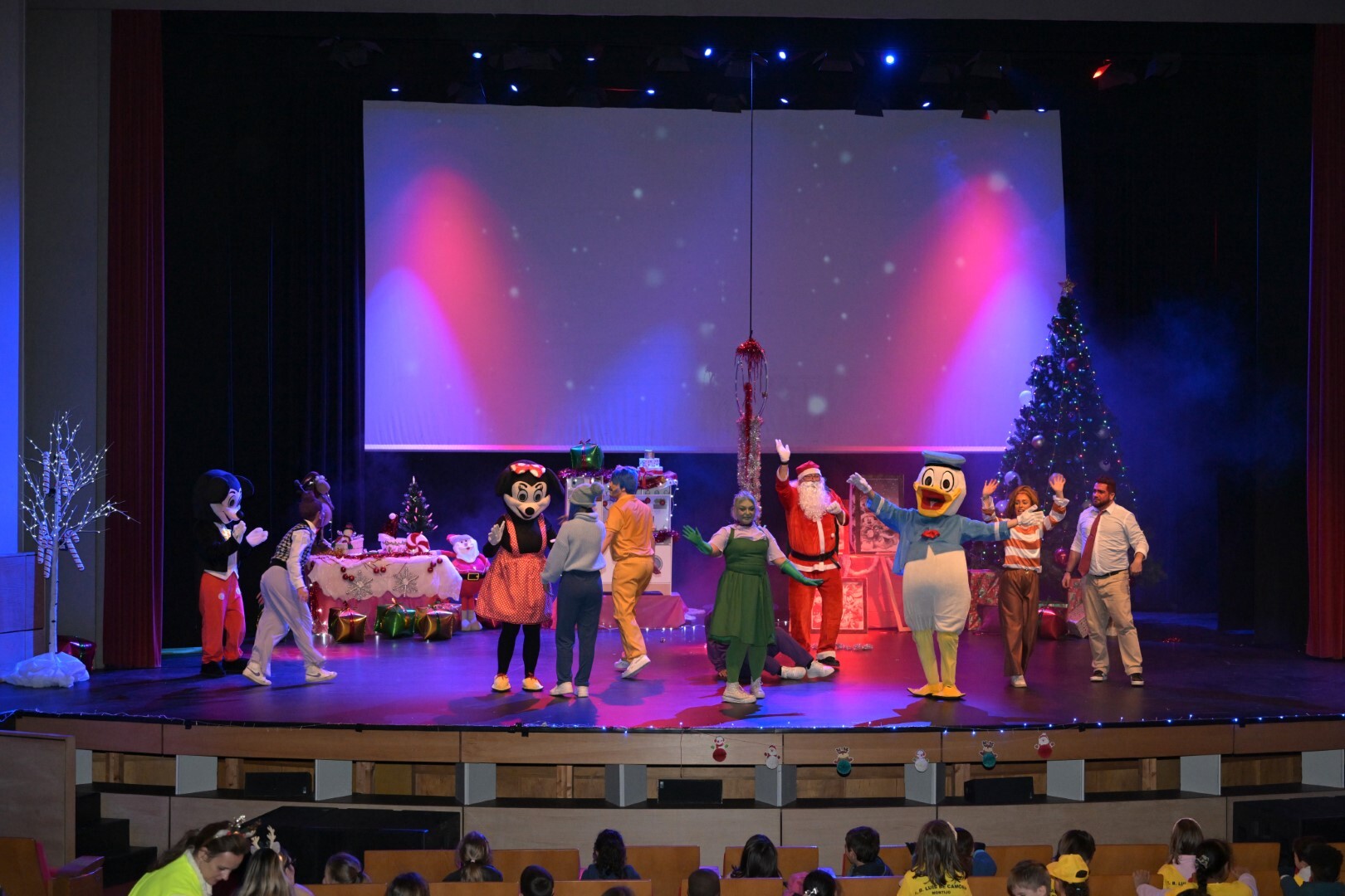 Câmara reforça apoio a iniciativas culturais e natalícias