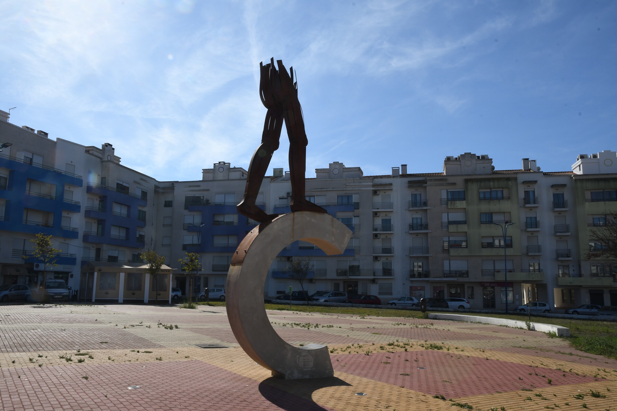 15. Escultura Pública “Monumento à Liberdade”
