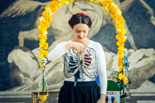 claudia-gaiolas-antiprincesas-frida-kahlo-1